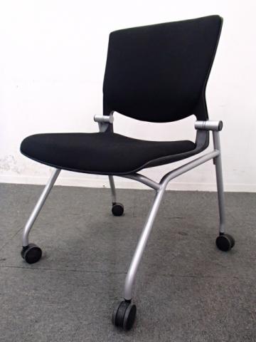 【KS】【希少品‼】ミーティングチェアで1番のおすすめです！しなやかにワーカーを受け止めるスリット構造のベンディングシェルを採用した、軽やかで洗練されたデザインのミーティングチェア‼【側面キャップ無し混在】
                        グラータ
                                    中古
            