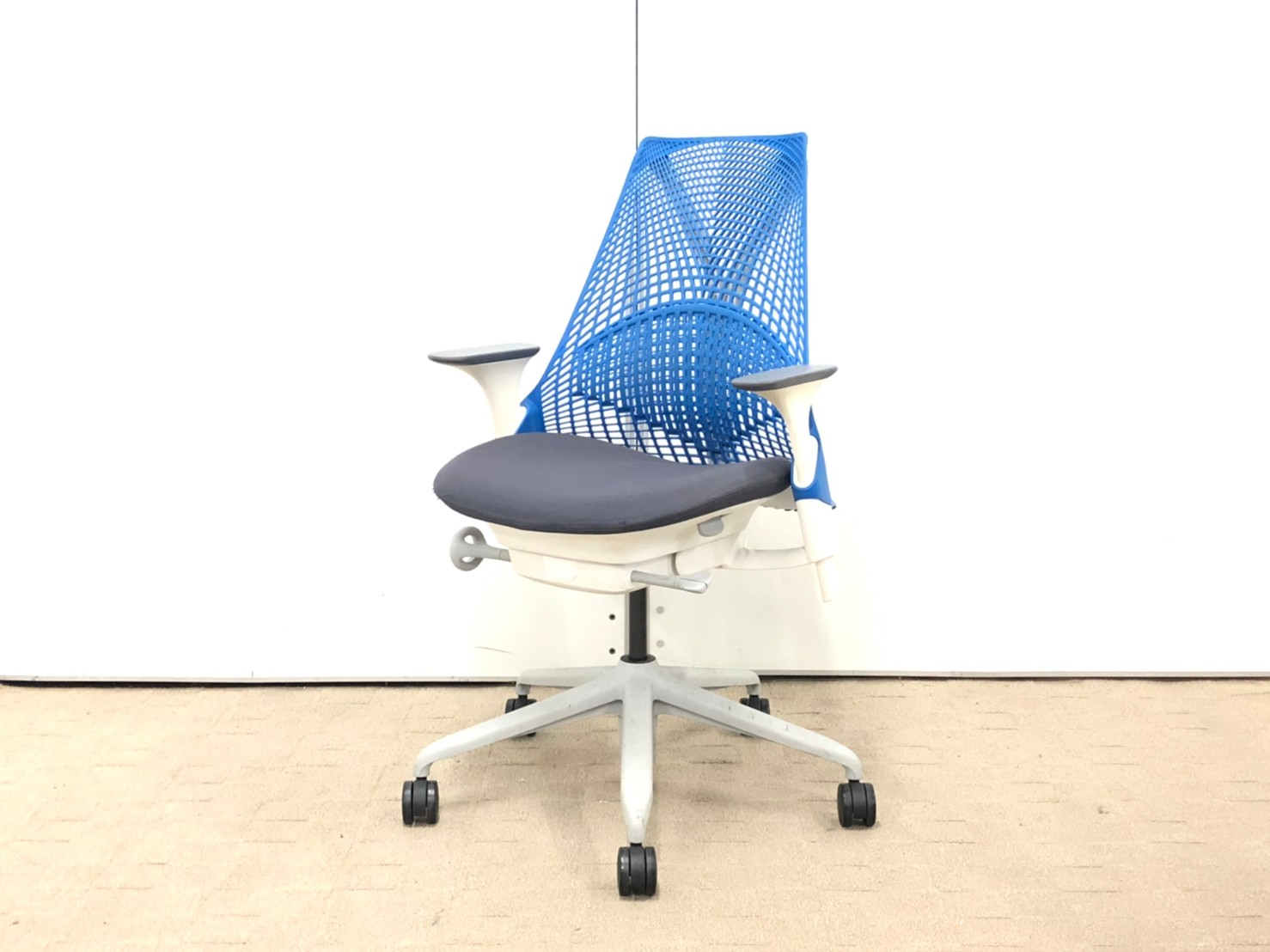 【限定1台の特別価格！！】特別価格！！ハーマンミラー製のセイルチェア！【J】【J5】
                        セイルチェア
                                    中古
            