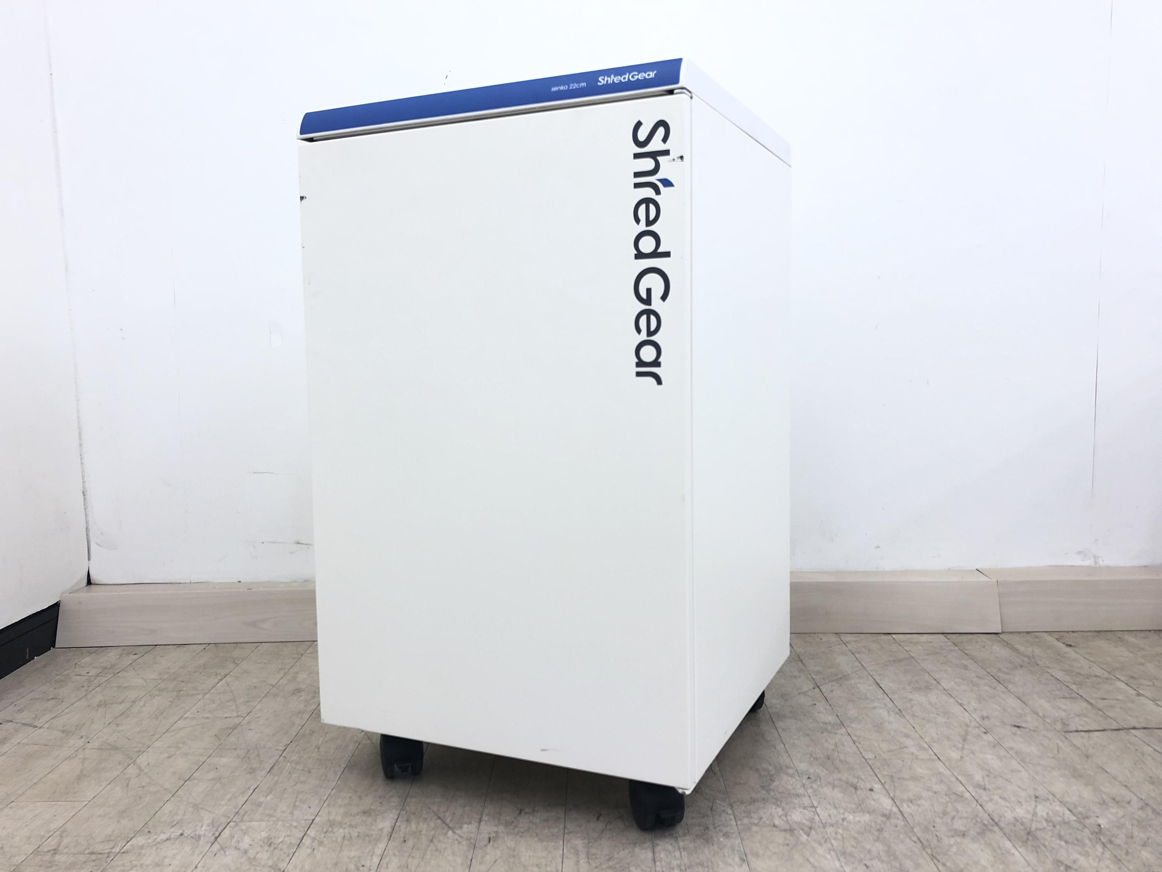 【年式新しめ！】senkaシュレッダーでたくさん裁断しまセンカ？♦千嘉
                        千嘉
                                    中古
            