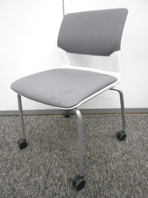 トップメーカー製会議用椅子　キャスター付　休憩室　会議室　コワーキングオフィス
                        160シリーズ
                                    中古
            