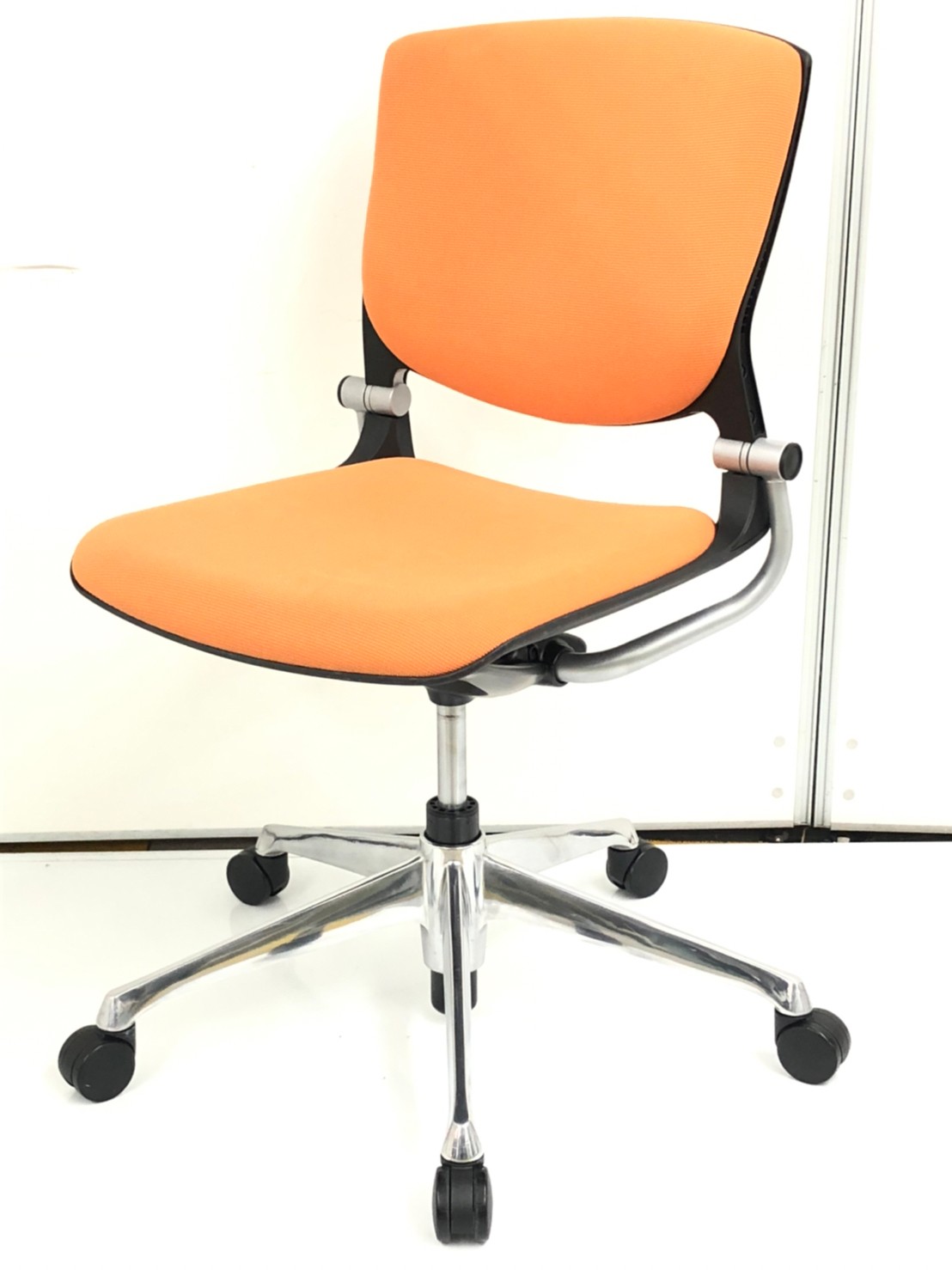 【会議室や休憩室で！】人気シリーズの■オカムラ■グラータ入荷です！【背もたれ樹脂メッシュ】
                        グラータ
                                    中古
            