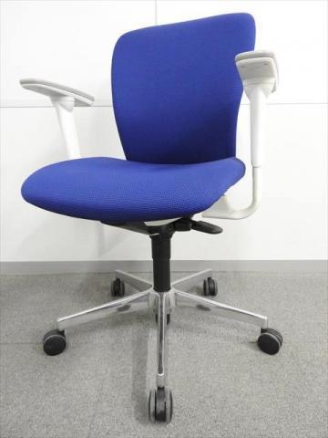 【定価約6万円】【身体にやさしくフィット！】■オカムラ製　スラートチェア　可動肘　ブルー　ホワイトシェル
                        スラート
                                    中古
            