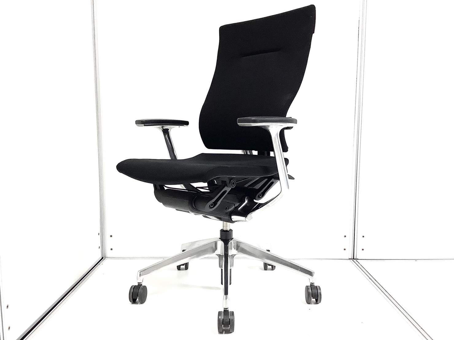 大人気／定番／売れ筋／品質良好　◆ITOKI／イトーキ　◆Spina／スピーナ ※横浜店撮影画像※
                        スピーナ（クロスタイプ）
                                    中古
            