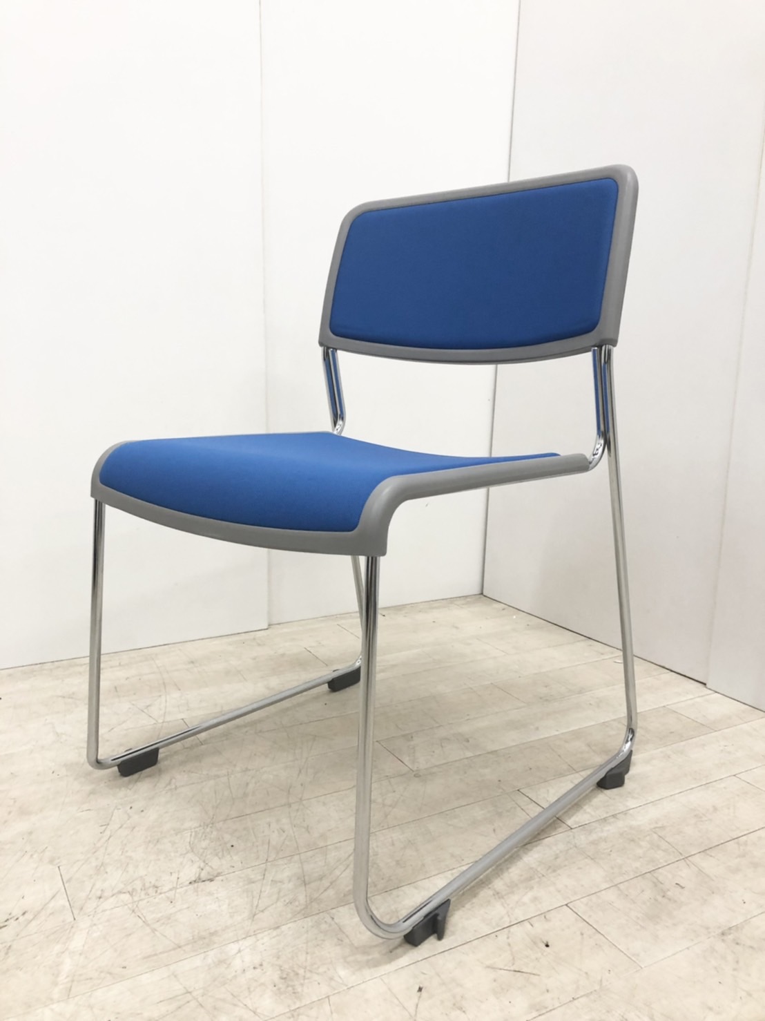 【キャスター無し】コクヨ/ミーティングチェア/ブルー
                        その他シリーズ
                                    中古
            