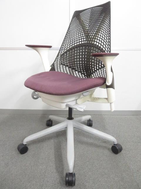 【上質で美しいデザイン！】■HermanMiller(ハーマンミラー)　SAYL Chair(セイルチェア)　パープル 　可動肘付【おつとめ品】
                        セイルチェア
                                    中古
            