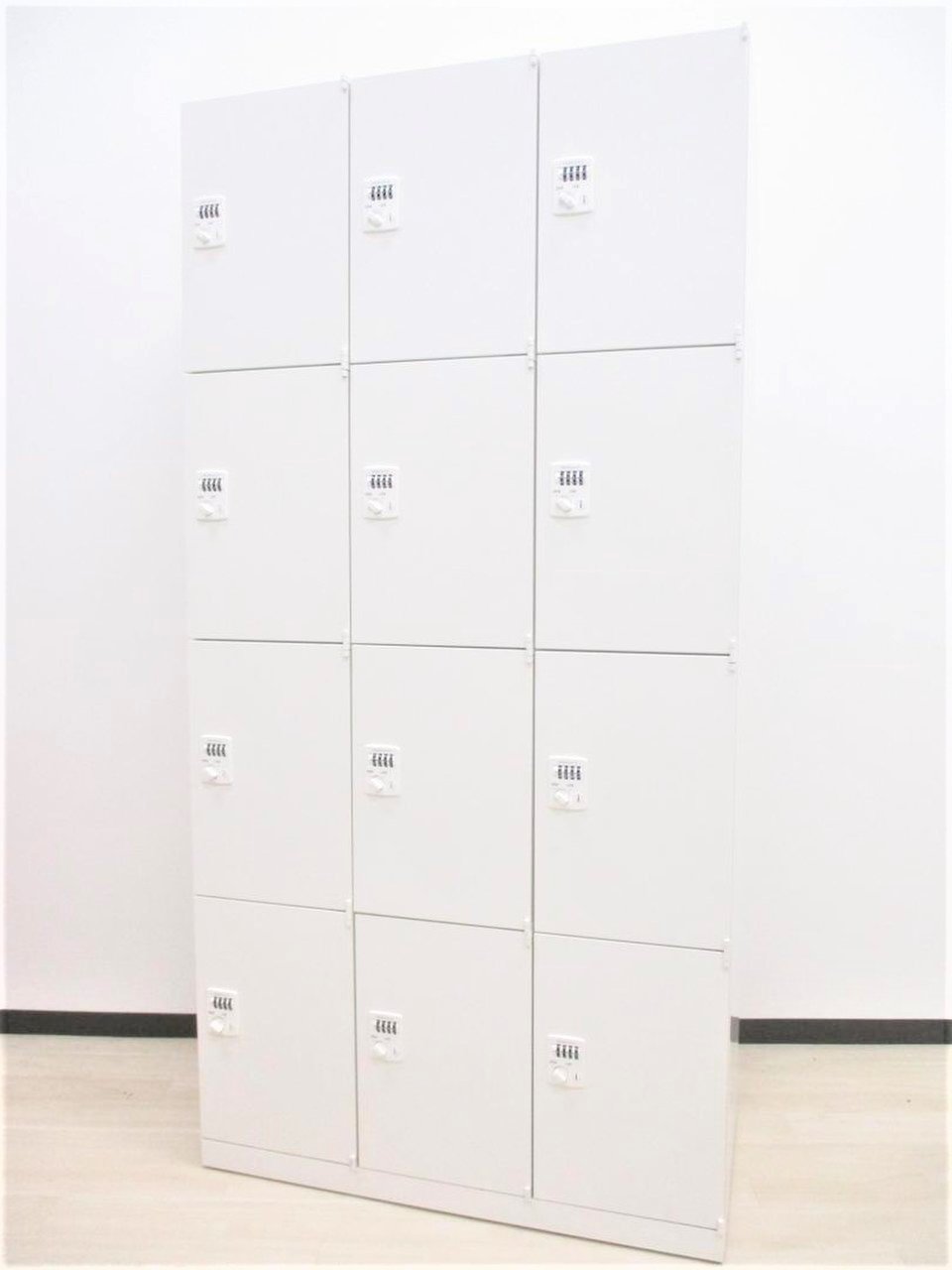 【3列4段で省スペースに収納！】■オカムラ製　12人用ロッカー　ダイヤル錠タイプ　ホワイト
                        レクトライン
                                    中古
            