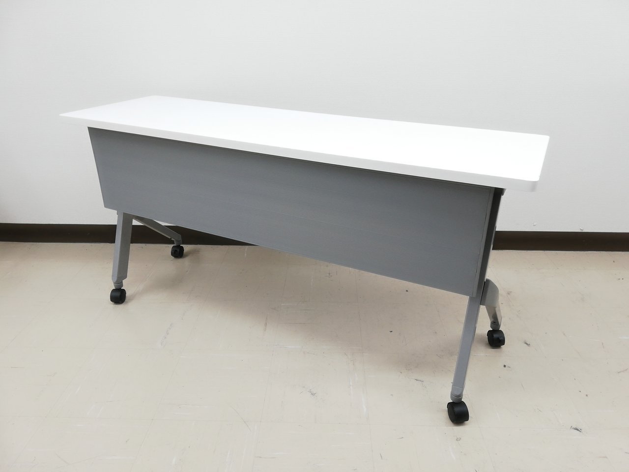 【コンパクトな幅1500mm】会議室・セミナールームの定番キャスター付テーブル【スタックテーブル/フラップテーブル】
                        フラプター
                                    中古
            