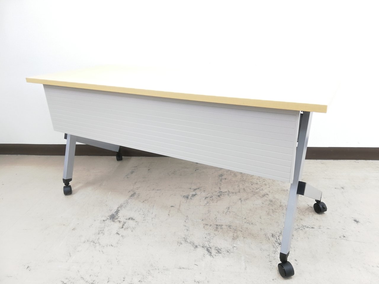 【8台入荷】意外と広い横幅1500ｍｍ（奥行600ｍｍ）※天板ナチュラル色仕様◆内田洋行製
                        その他シリーズ
                                    中古
            