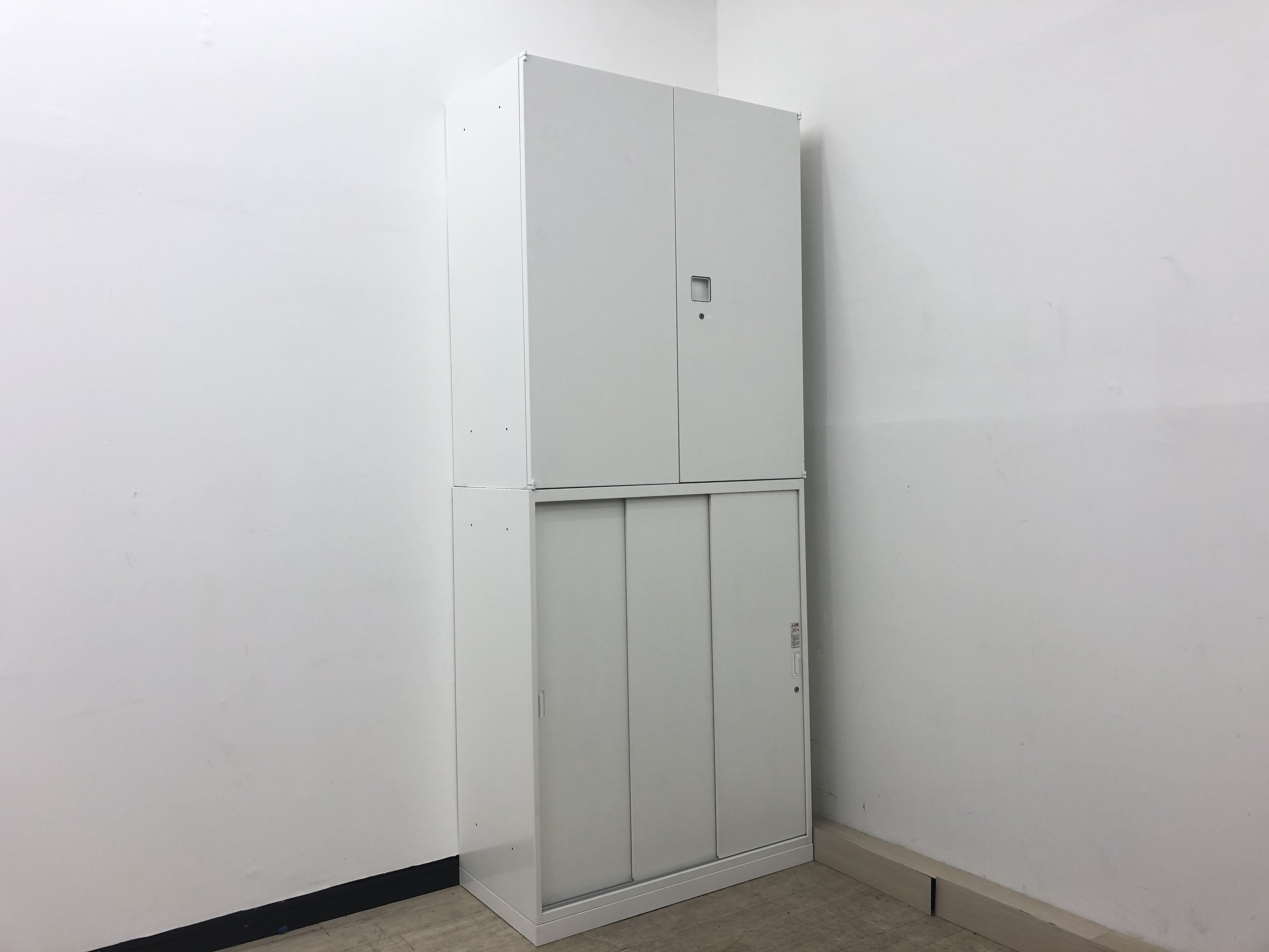 【これが欲しかったシリーズ】使い勝手抜群の上下書庫蓮田入店※上段：両開き＆下段3枚引戸♦オカムラ製【RP】
                        レクトライン
                                    中古
            