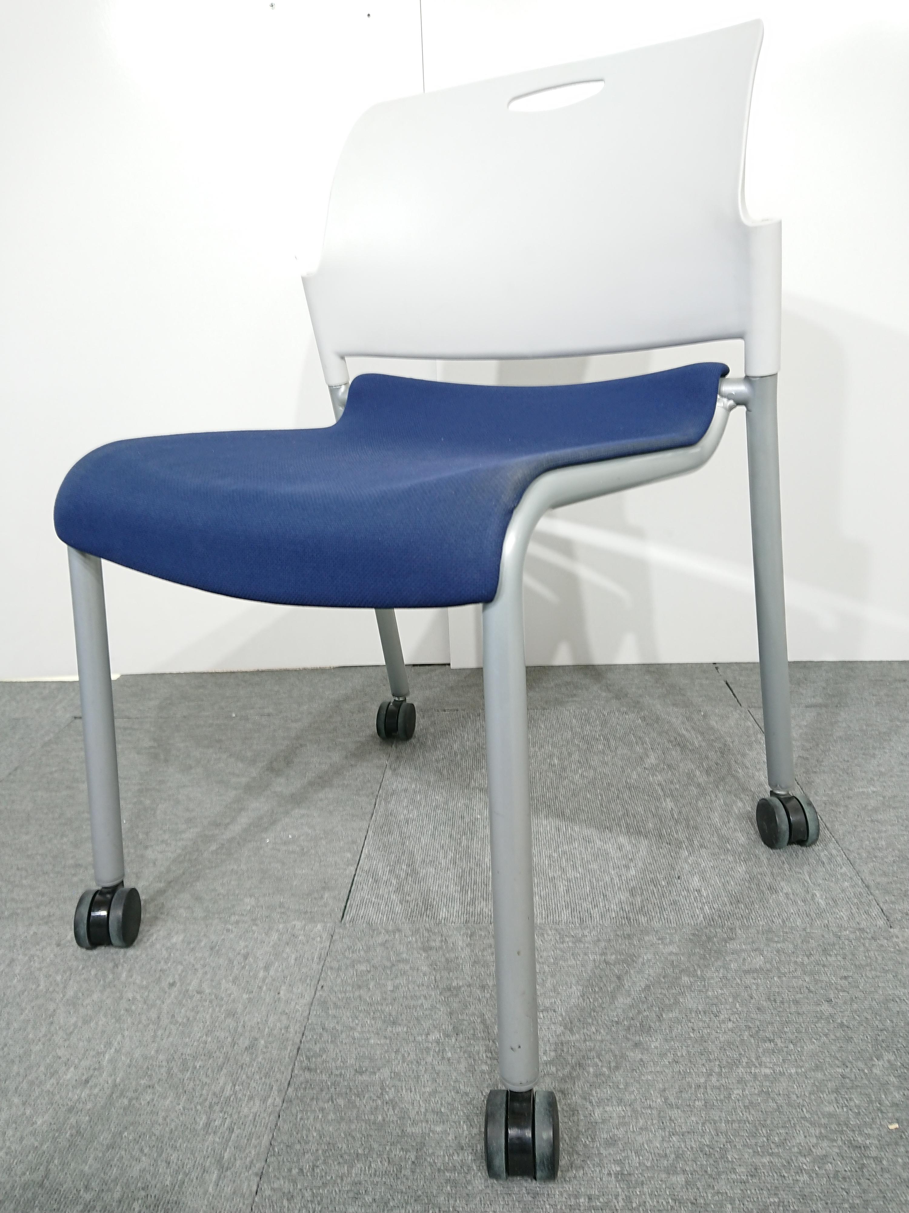 【関西倉庫在庫】【44脚入荷！】内田洋行製｜コンパクトなスタキングチェア！
                        その他シリーズ
                                    中古
            