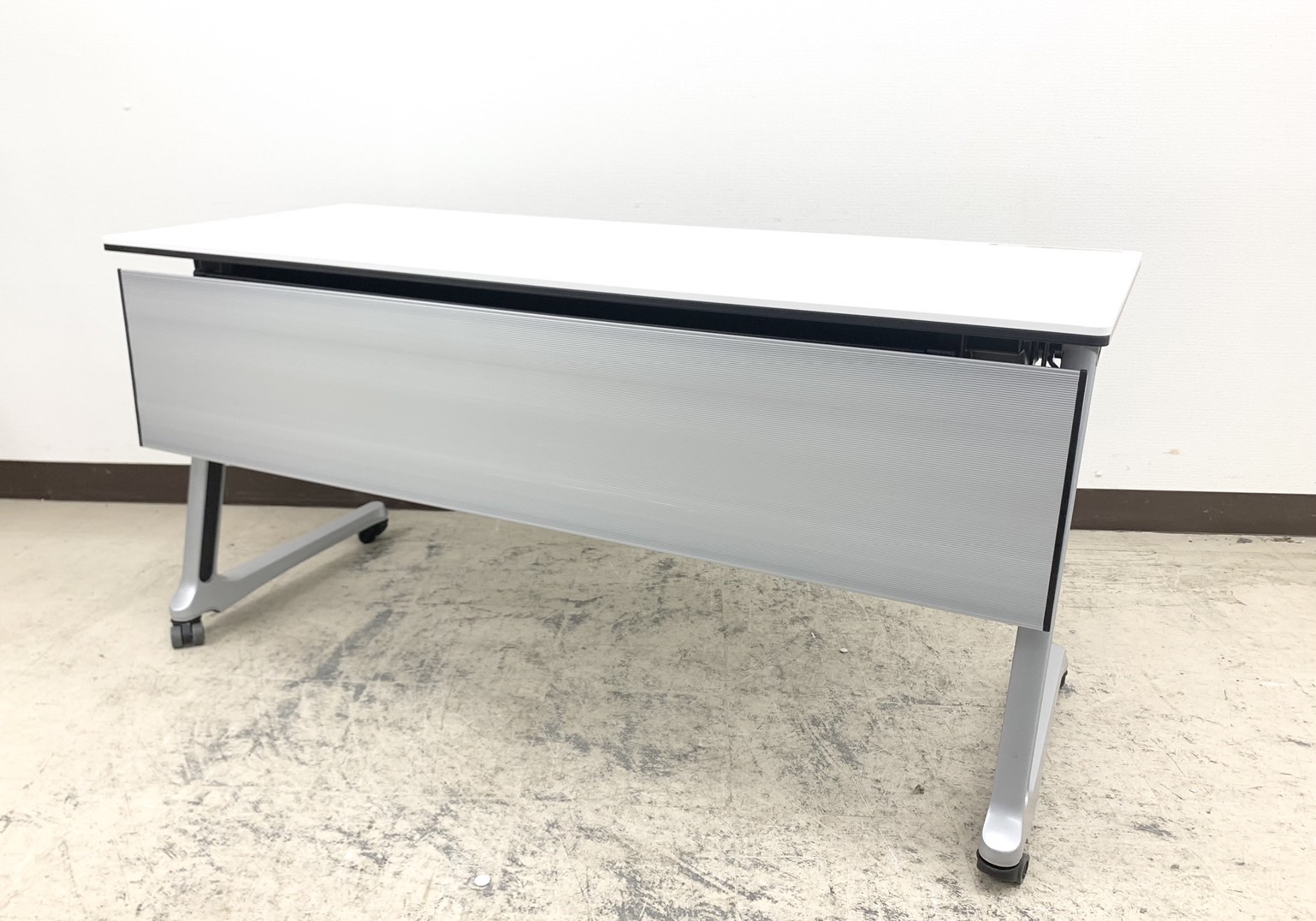 【状態良好】【定価10万超！】超絶高級テーブルシリーズインターアクトプロ※天板ホワイト仕様
◆オカムラ製【RP】
                        インターアクトPRO
                                    中古
            