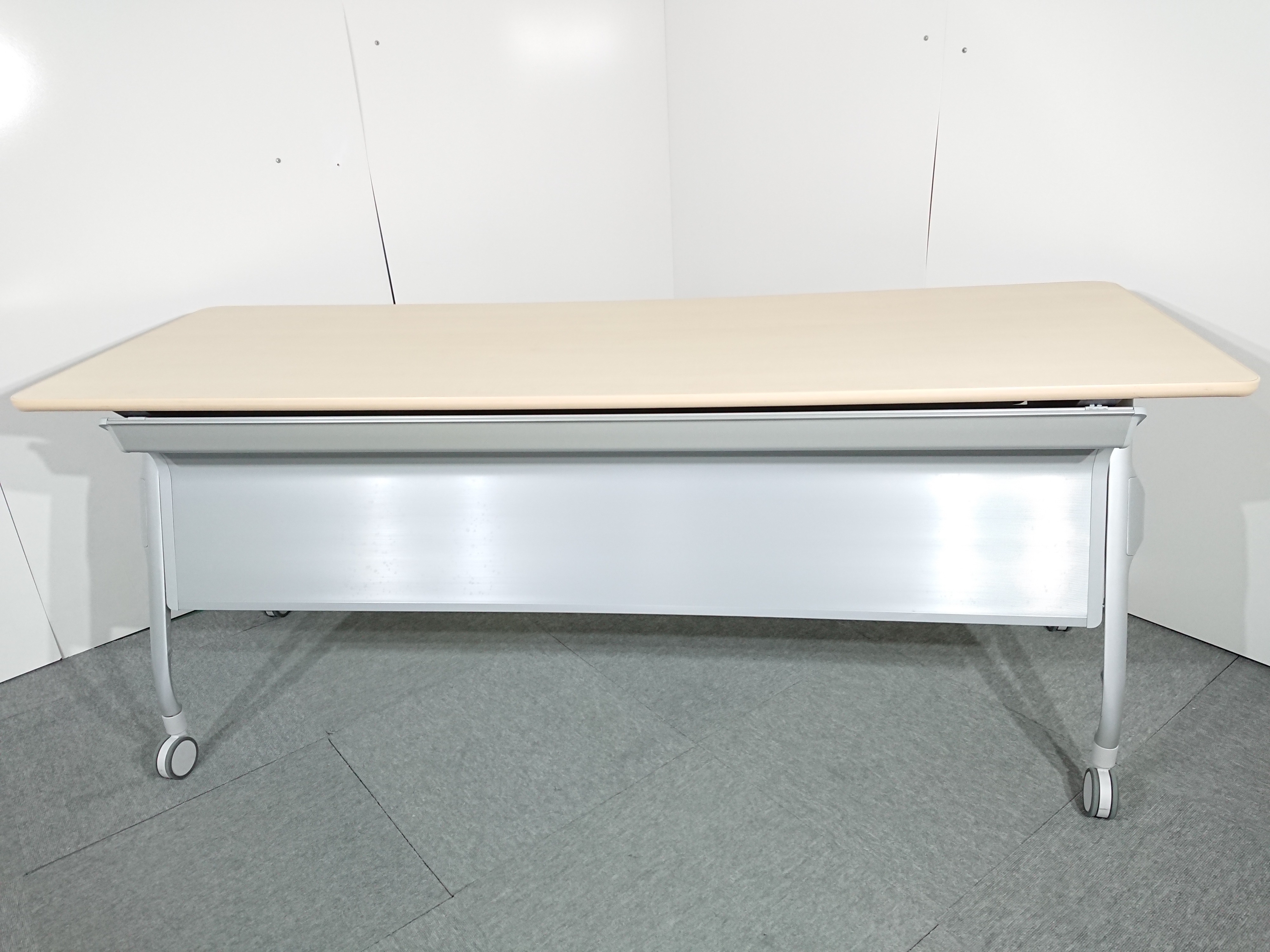 【10台ロット入荷！】｜平行スタックテーブル｜W1800mm｜幕板付き｜会議や講習会用におすすめです！【関西倉庫在庫】
                        KT-1200 リーフライン
                                    中古
            