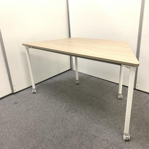 【在庫入替】1台限定！イトーキ製アクティブフィールドテーブル｜珍しい台形型
                        アクティブフィールド
                                    中古
            