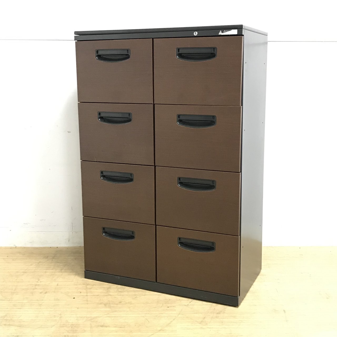 【1台入荷！】ダブルバーチカルキャビネット
A4書類・ファイルの収納に特化！おしゃれな木目　オカムラ　SA 応接 役員室
                        SA
                                    中古
            