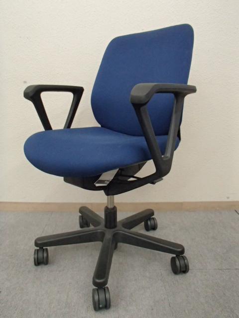 イトーキ製　トルテシリーズ　ブルーカラー　肘付きローバックチェア！！【関西倉庫在庫】
                        トルテ
                                    中古
            