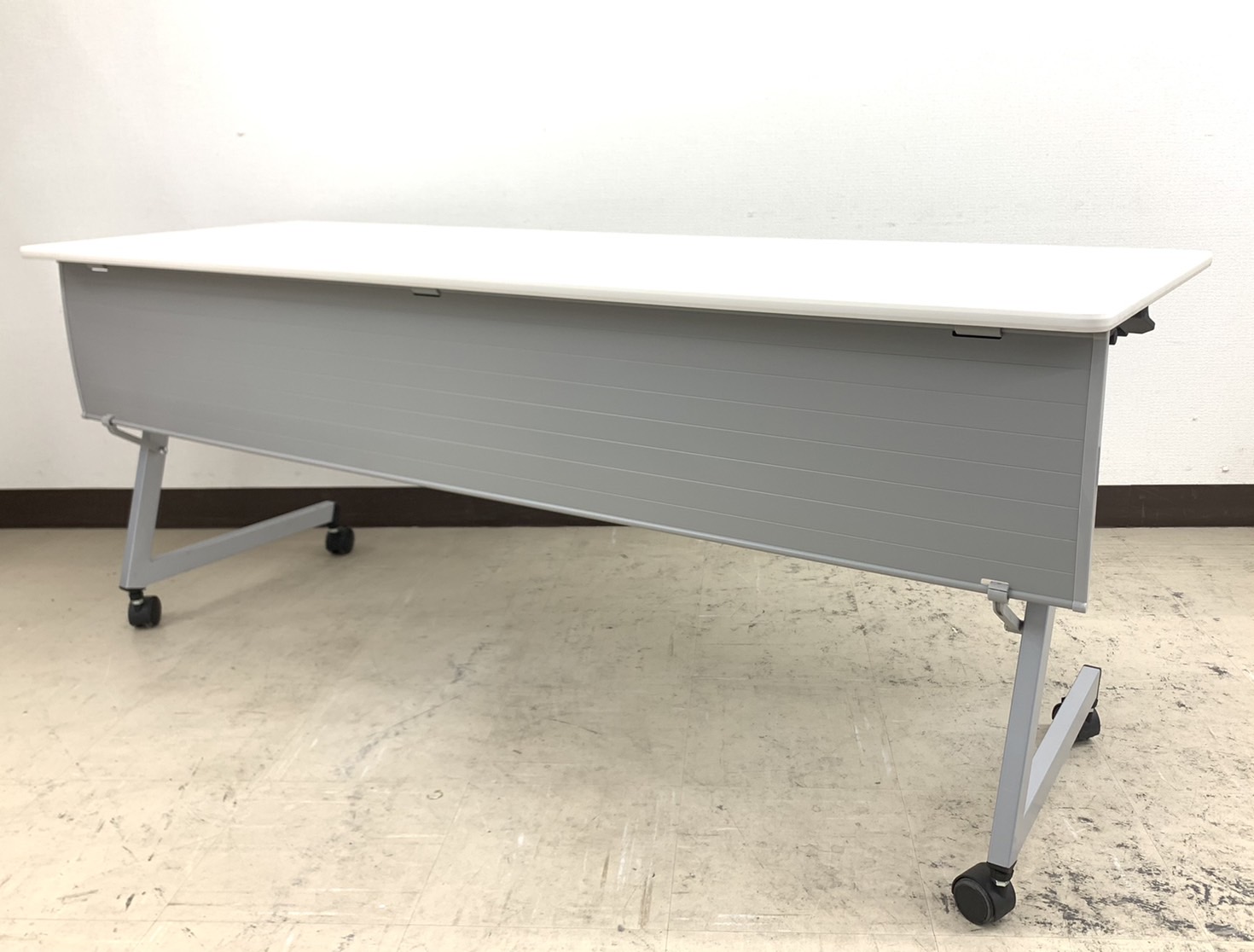 【残り一台！】会議室＆休憩室おすすめサイドスタック型ホワイトテーブル◆イトーキ製【RP】
                        その他シリーズ
                                    中古
            