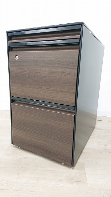 【定価約8万円！！木目柄のオシャレな３段ワゴンの入荷です！！】オカムラ/プロステージ
                        プロステージ　クレスト
                                    中古
            