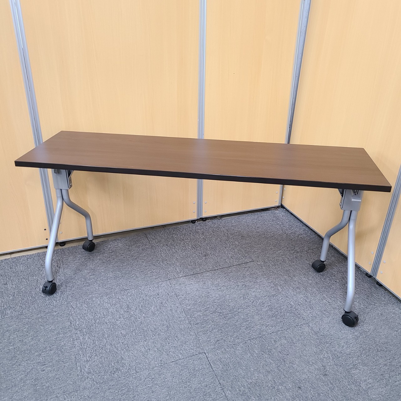 【2台入荷】高級感のあるサイドスタックがこの価格！ブラウン木目調で応接室などにおすすめ！オフィス 家具 中古 ブラウン
                        その他シリーズ
                                    中古
            