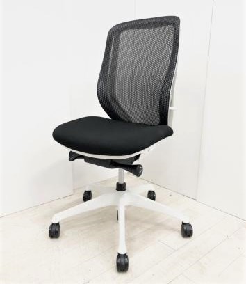 【三次元曲面で快適フィット！】■オカムラ製　シルフィーチェア　ブラック　■背もたれのカーブを2段階調整できる！
                        シルフィー（メッシュ）
                                    中古
            