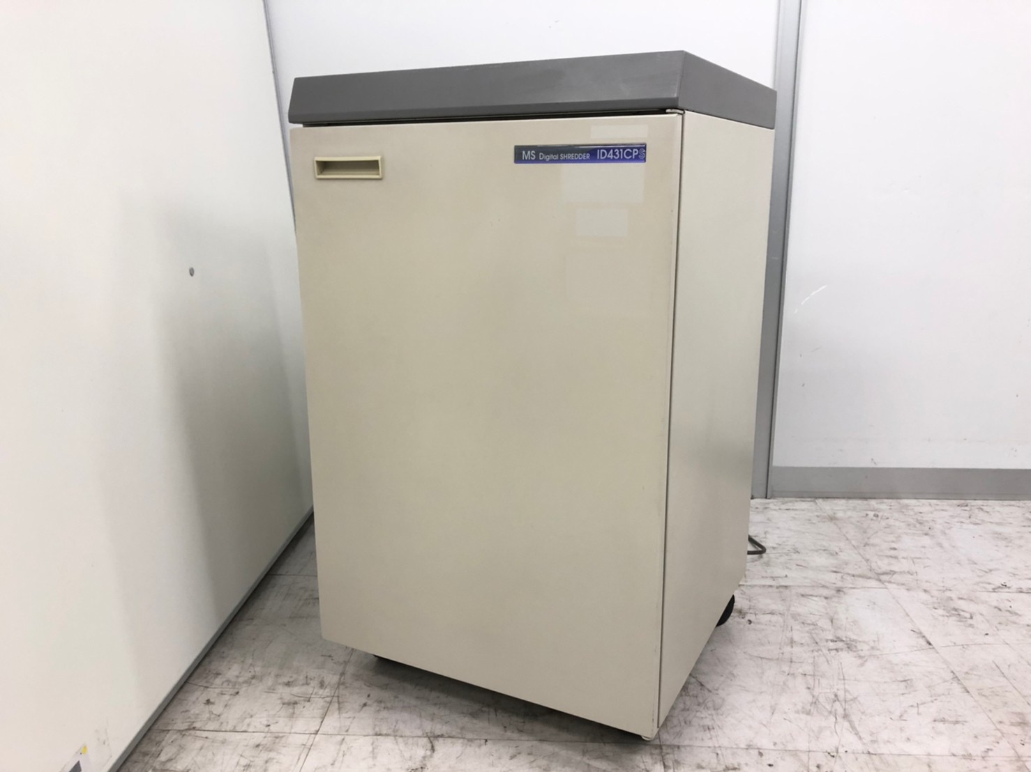【ペーパーレス化が進む昨今ですが】
まだまだ需要の高い、業務用シュレッダー！
■明光商会/ID-431CP
                        IDシリーズ
                                    中古
            