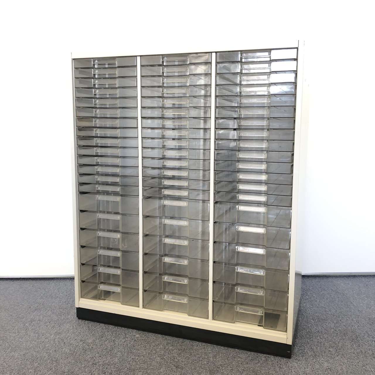 事務所の収納効率化に！便利なクリスタルトレイ書庫が入荷！
                        その他シリーズ
                                    中古
            