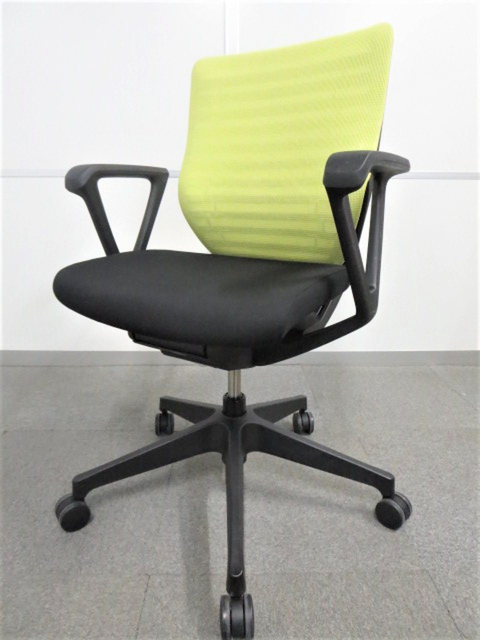 【理想的な座り心地を実現！】■イトーキ製　エピオスチェア　肘付　ライトグリーン【おつとめ品】
                        エピオス
                                    中古
            