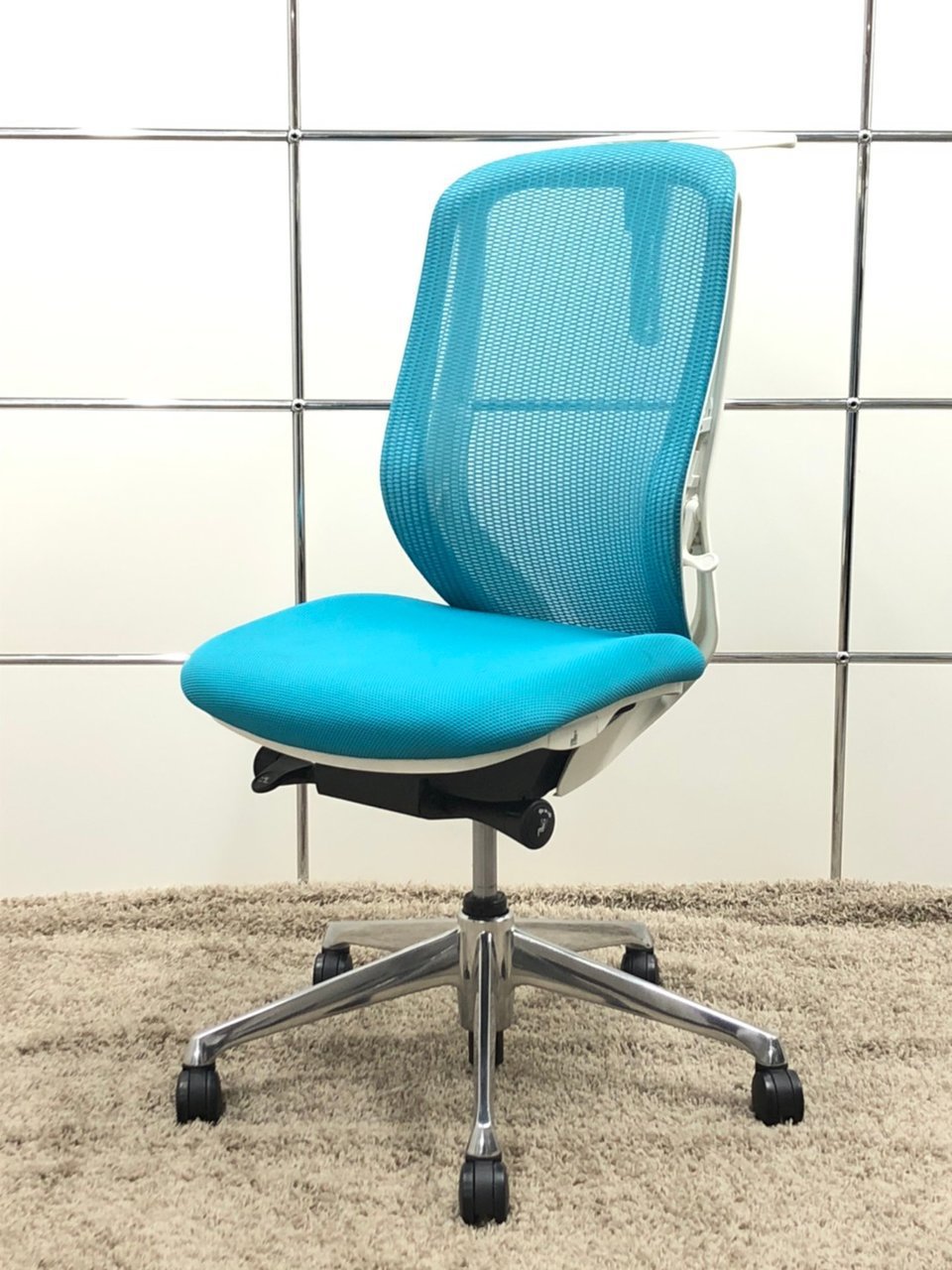 前傾チルト機能付き！高機能チェアが4脚入荷です！■オカムラ■シルフィー
                        シルフィー（メッシュ）
                                    中古
            