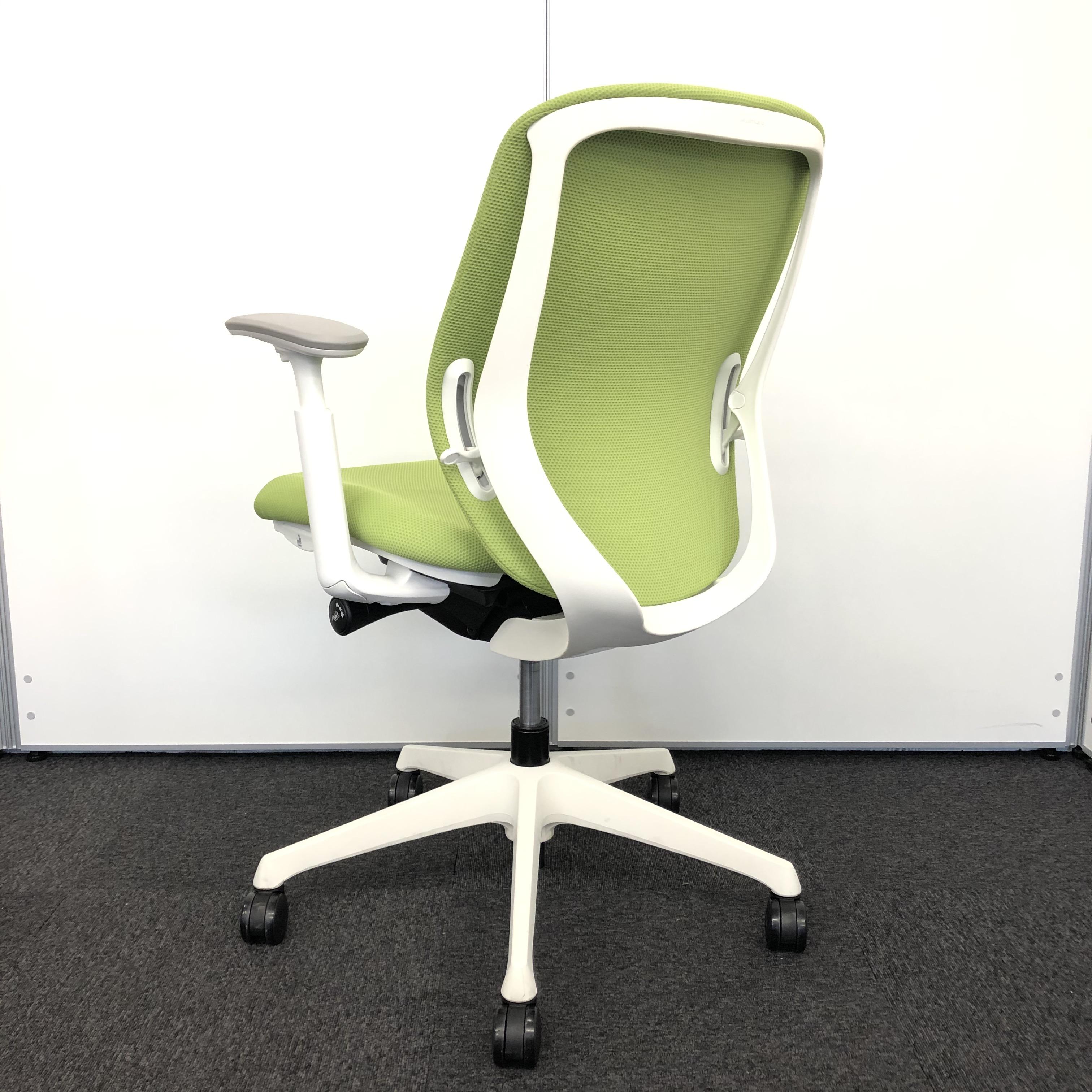 at　オカムラ　シルフィーチェア　ローバック　固定肘　前傾機能　メッシュ　中古品 中古】オカムラ シルフィー ローバック 固定肘 バックカーブ