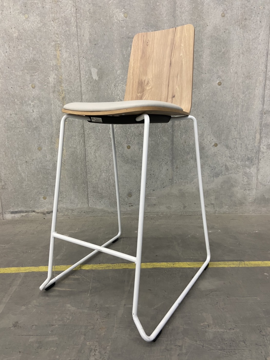 【関東倉庫在庫】【限定1脚】【新品定価5万円以上！】コクヨ製・『Mycketミケット』入荷いたしました！抗菌加工され、抗菌性能は国際基準ISO22196に準じた結果です。ご自宅のキッチンにもオフィスの休憩スペースに！ナチュラルカラーでオシャレな雰囲気に！弊社使用欄【A00827430】
                        その他シリーズ
                                    中古
            