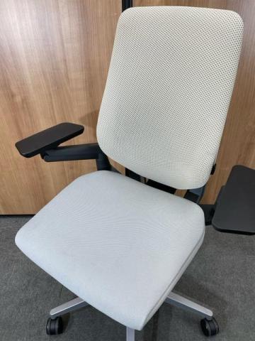 中古 ジェスチャー Steelcase スチールケース 肘付ハイバックチェア 中古オフィス家具ならオフィスバスターズ