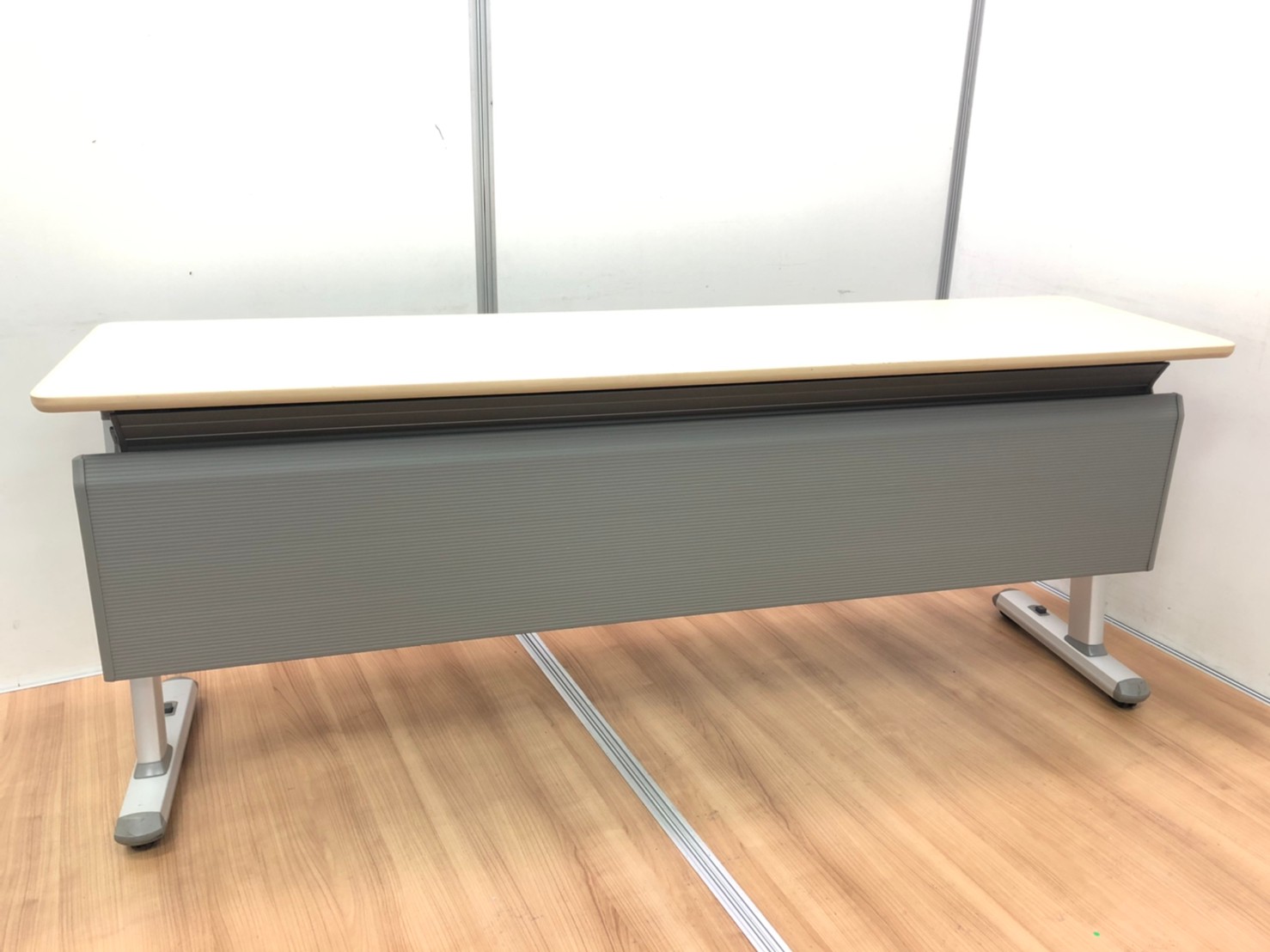 会議用・打ち合わせ用・面接用にぴったり/木目調テーブル/省スペース
                        その他シリーズ
                                    中古
            