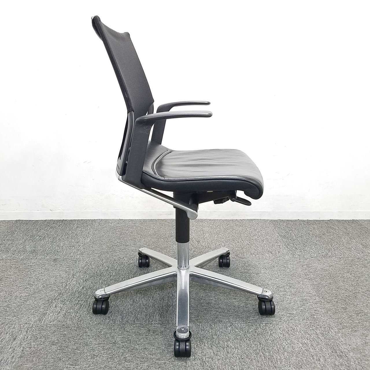 中古】モダス Wilkhahn/ウィルクハーン 肘付ローバックチェア