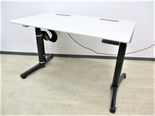 【KS】【姿勢を変えて生産性向上！健康増進をサポート！】■イトーキ製　電動上下昇降テーブル　トイロシリーズ　W1150×D675×H650～1250mm　ホワイト【スタンディングデスク】
                        トイロ
                                    中古
            