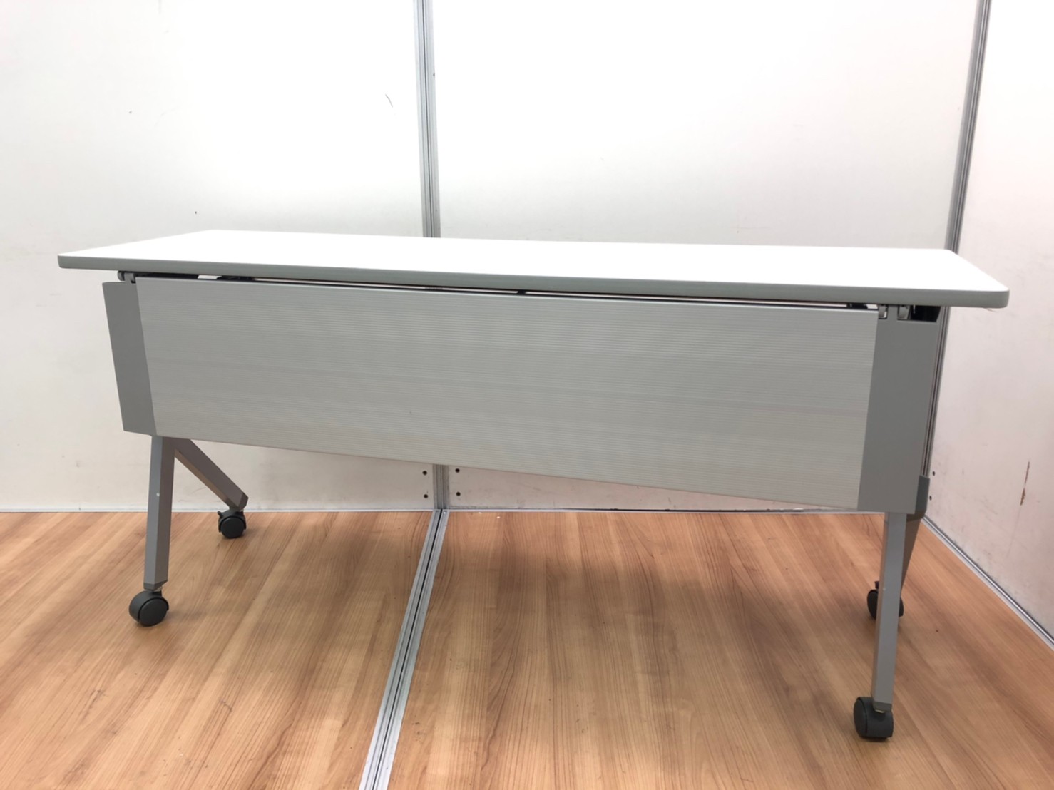 【おつとめ品】コンパクトで使いやすい/会議や打ち合わせにも
                        その他シリーズ
                                    中古
            