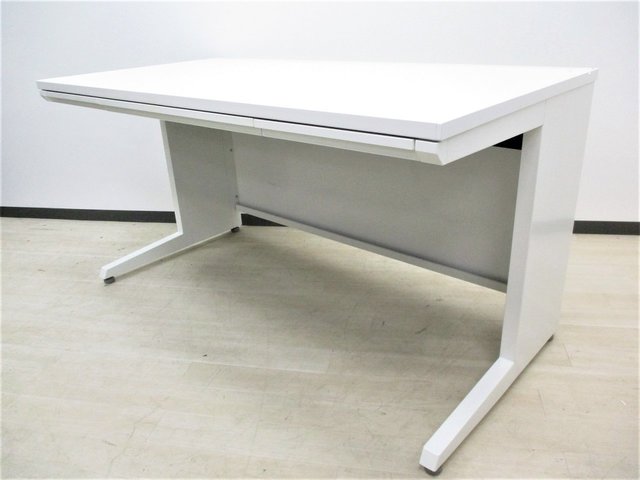 【KS】【広々快適なワークスペース！】■オカムラ製　平デスク　W1400mm　■高品質で使いやすい！人気のアドバンスシリーズ　ホワイト
                        アドバンス
                                    中古
            