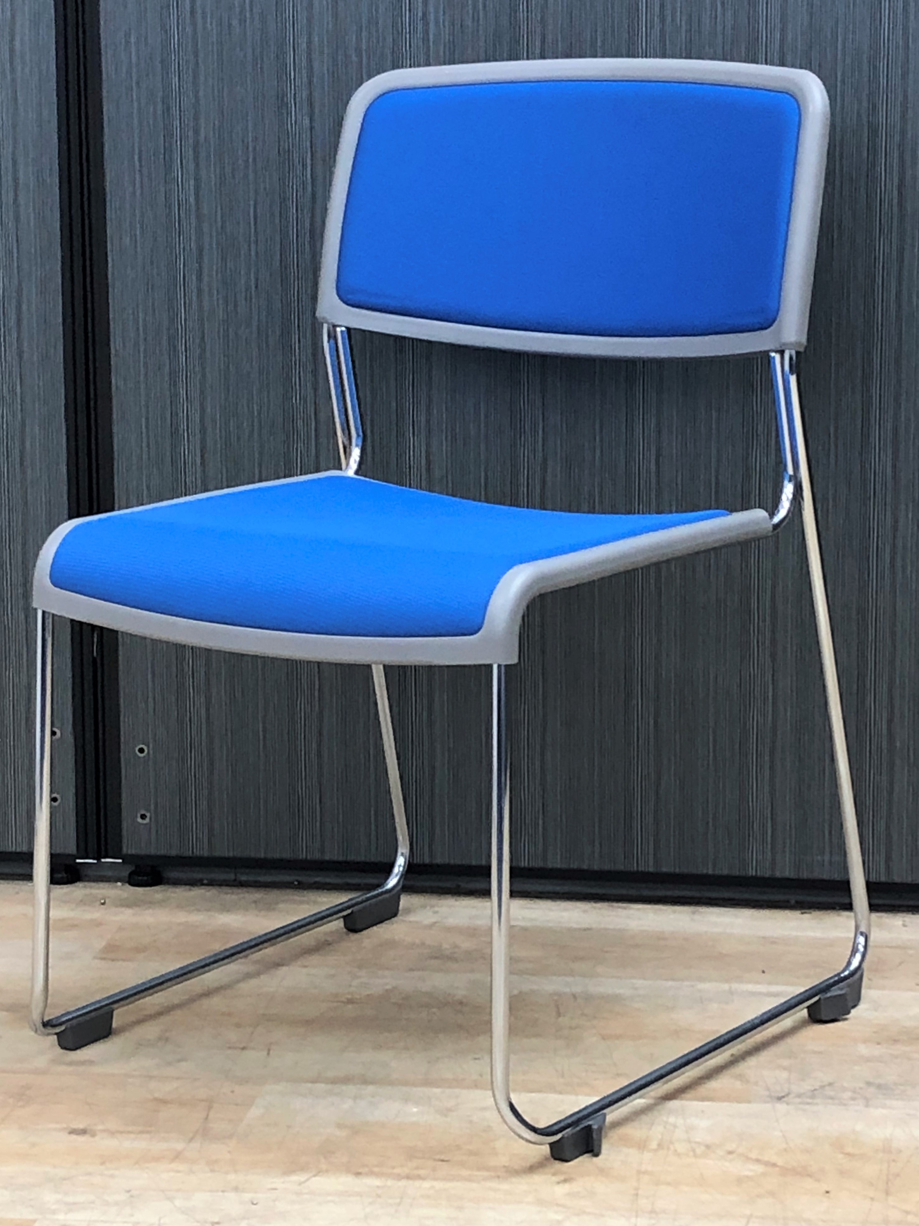 【12脚入荷】会議用スタッキングチェアの定番
                        その他シリーズ
                                    中古
            