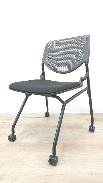 【定価約5万円！！ブラックカラーの人気商品！！快適なスタッキングチェアの入荷です！！】オカムラ/ルナ
                        ルナ
                                    中古
            