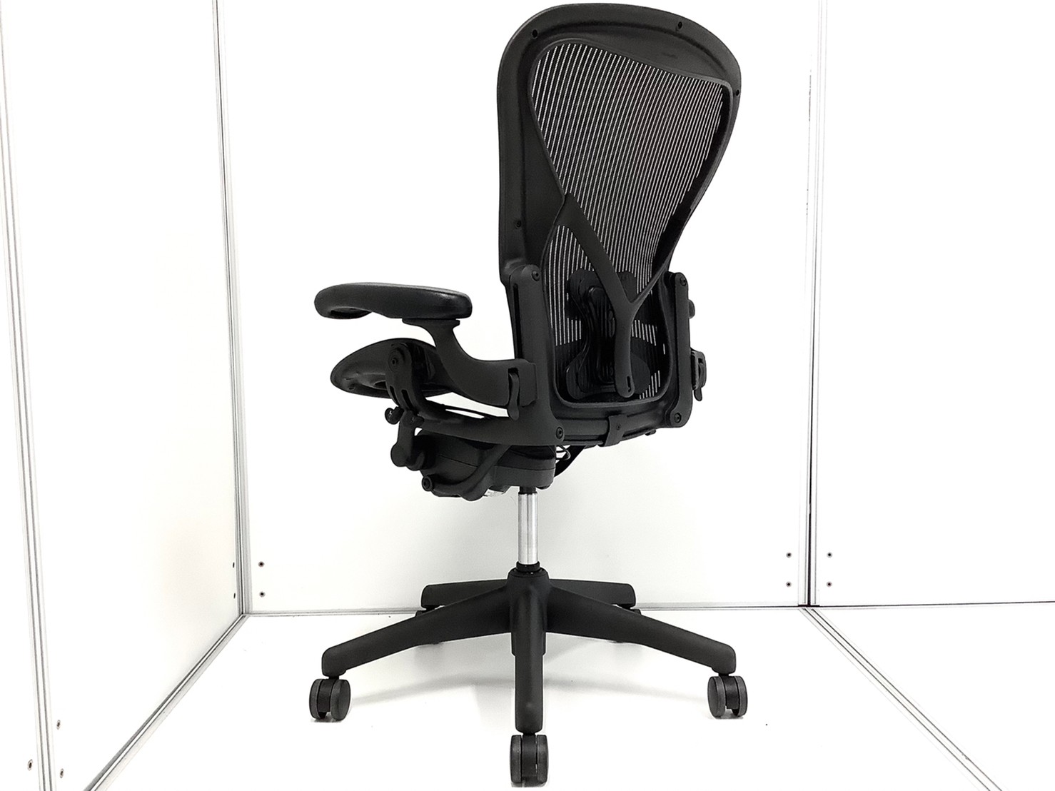 HermanMiller  ハーマンミラー　アーロンチェア　フル装備 楽天市場】【ハーマンミラー取寄せ品】アーロンチェア リ