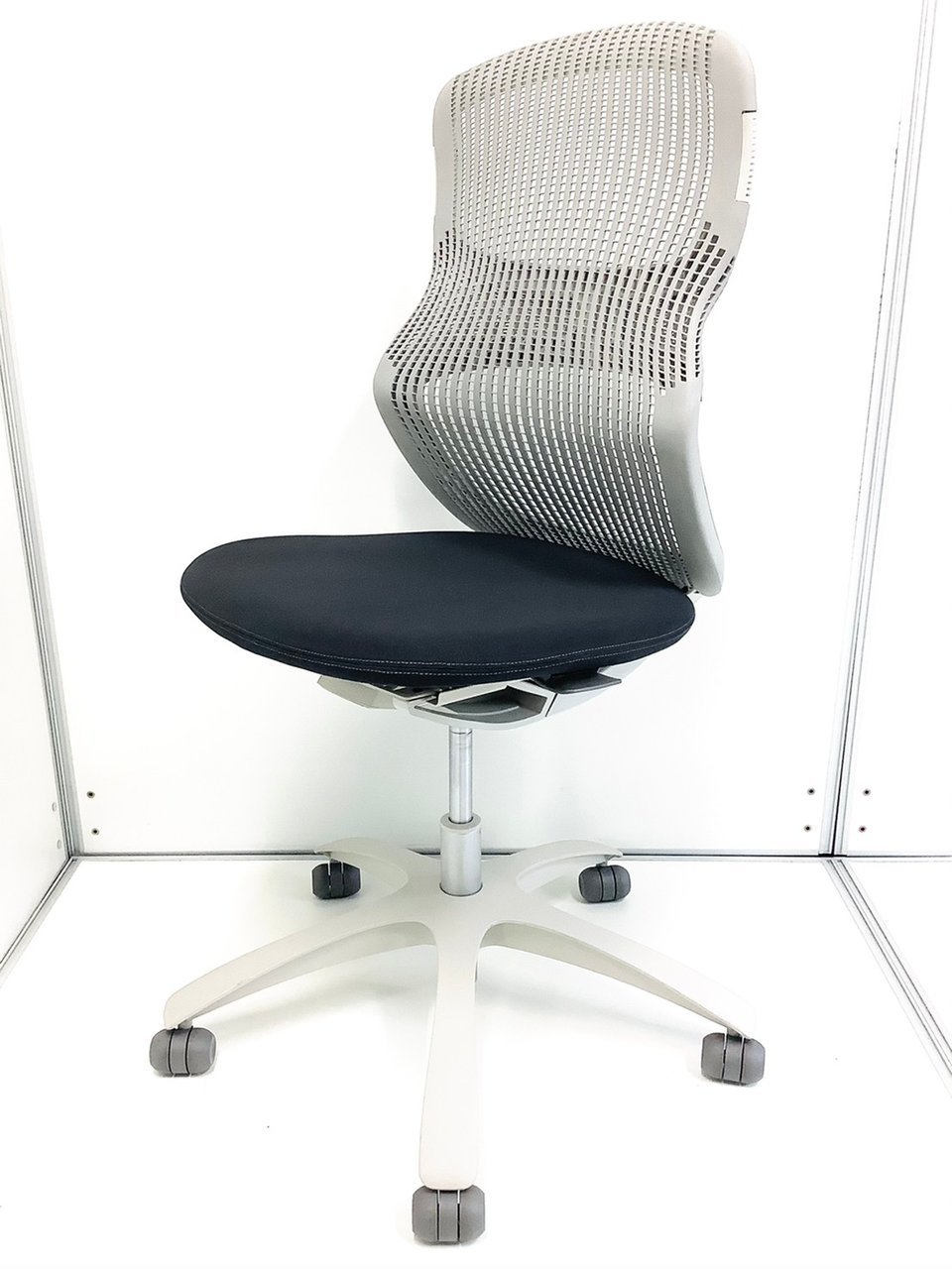 中古】ジェネレーション チェア Knoll/ノール 肘無ハイバックチェア 349093 - 中古オフィス家具ならオフィスバスターズ