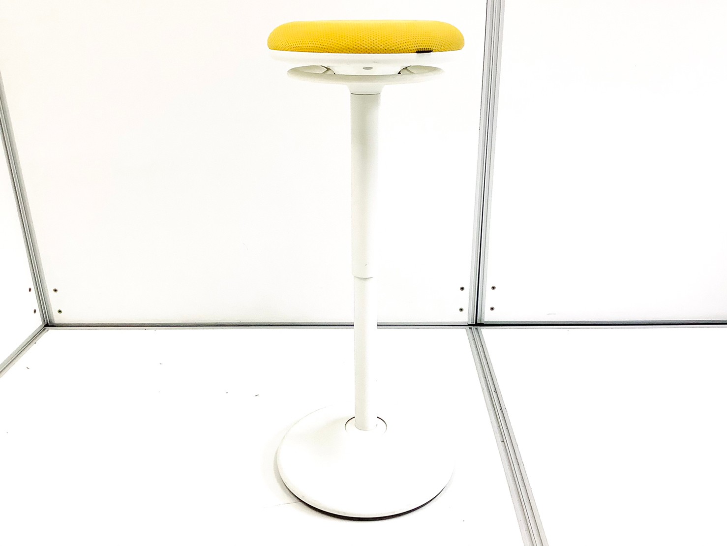 【2017年製造】大人気／流行／スイング脚　◆Okamura／オカムラ　◆pirouetto／ピルエット ※横浜店撮影画像※
                        Pirouettoシリーズ
                                    中古
            