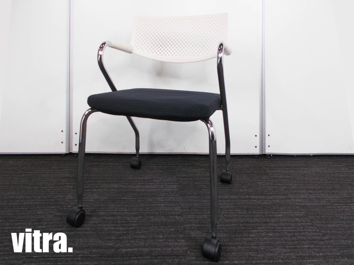 vitra/ヴィトラ　ビザロール　白X黒　ビジターチェア / スタッキングチェア　新品定価7万
                        ビザロール
                                    中古
            