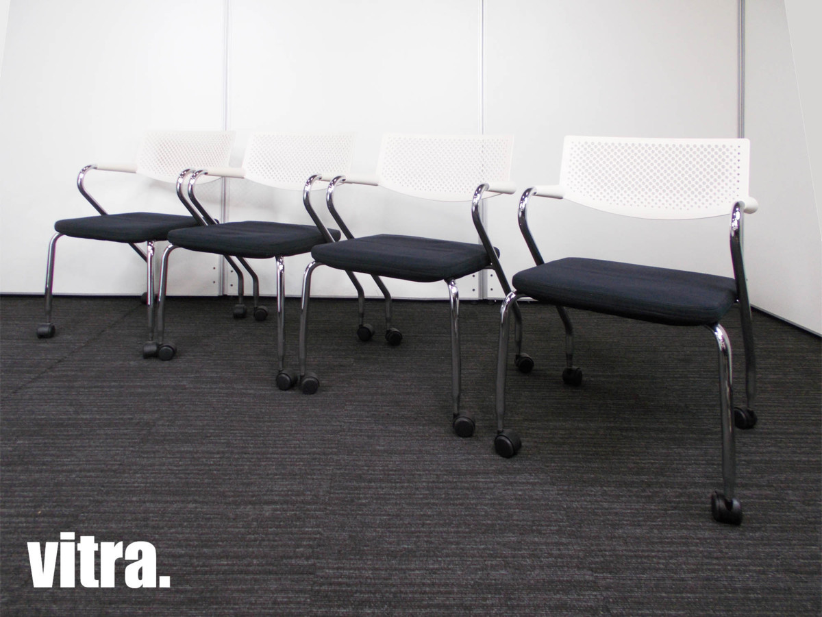 vitra/ヴィトラ　ビザロール　白X黒　ビジターチェア / スタッキングチェア４脚セット　新品定価7万
                        ビザロール
                                    中古
            