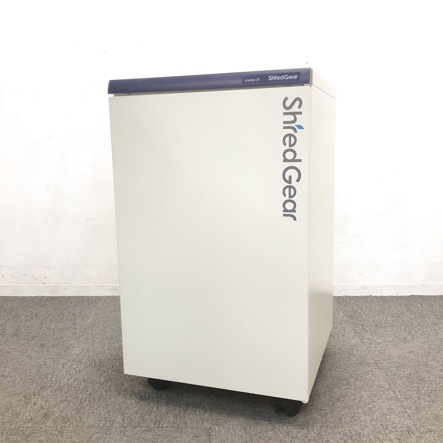 【1台限定】パワー抜群！サカエ製のパワフルシュレッダーが入荷！オフィス 家具 個人情報 機密
                        shohka 電動シュレッダー
                                    中古
            