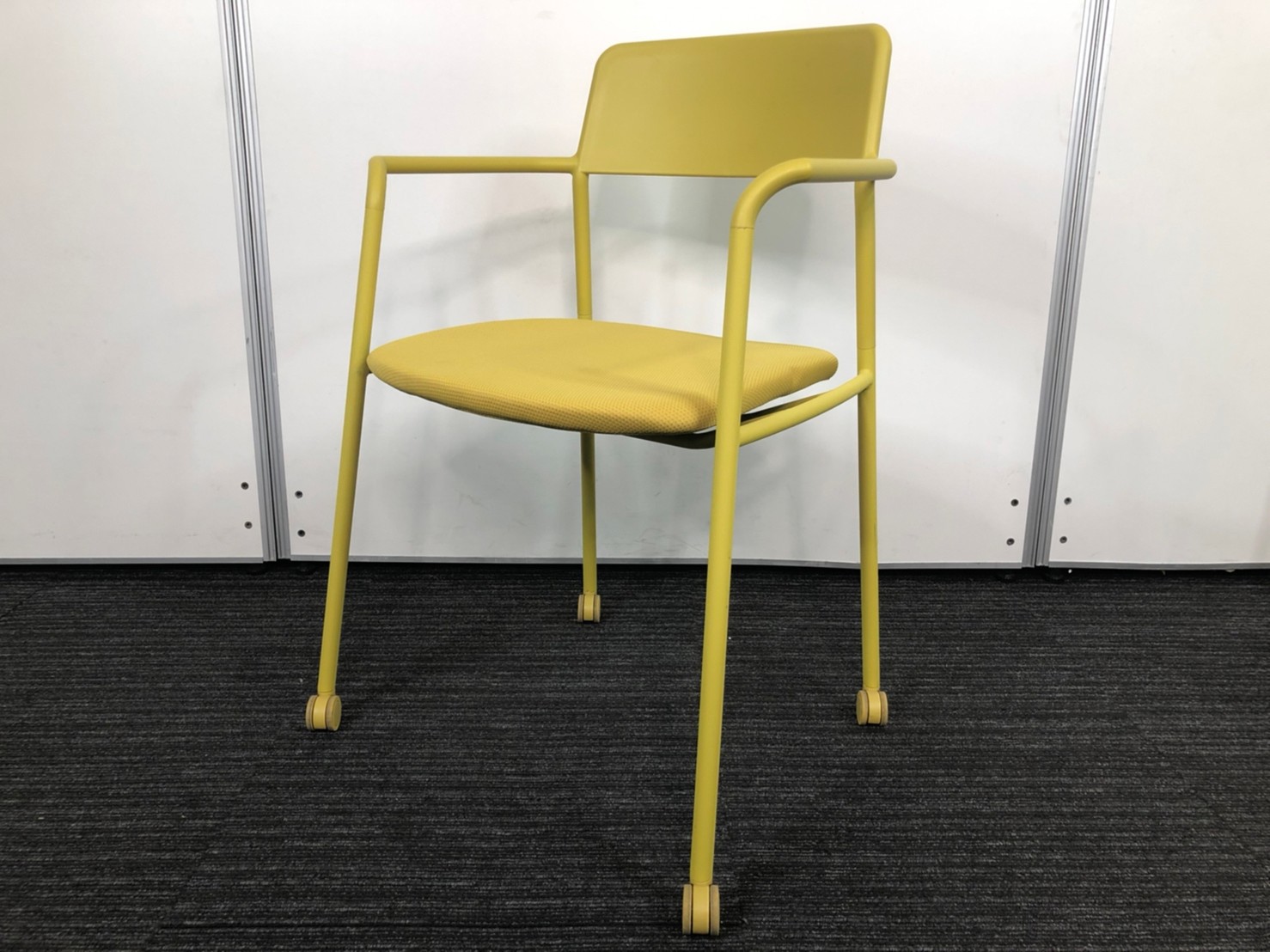 【在庫一新セール！】【2019年製】POPなカラーリングで明るさ抜群！
                        その他シリーズ
                                    中古
            