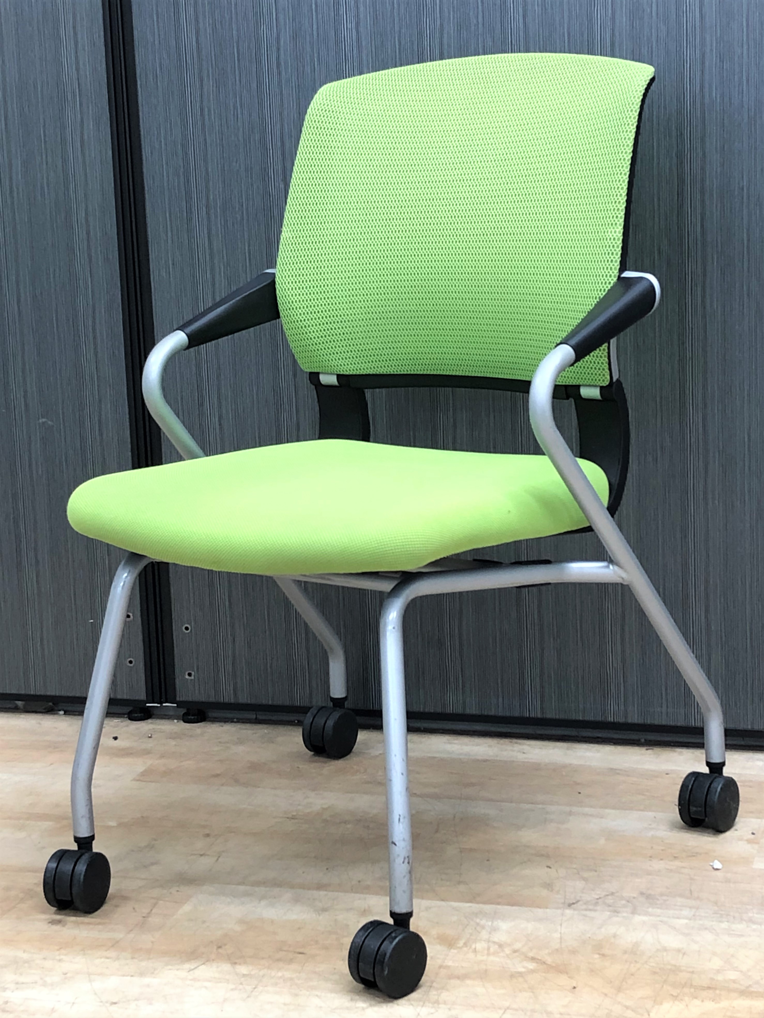 【6脚入荷】コミュニケーションの促進に！2gf_iwn
                        サテリテ（キャスタータイプ）
                                    中古
            