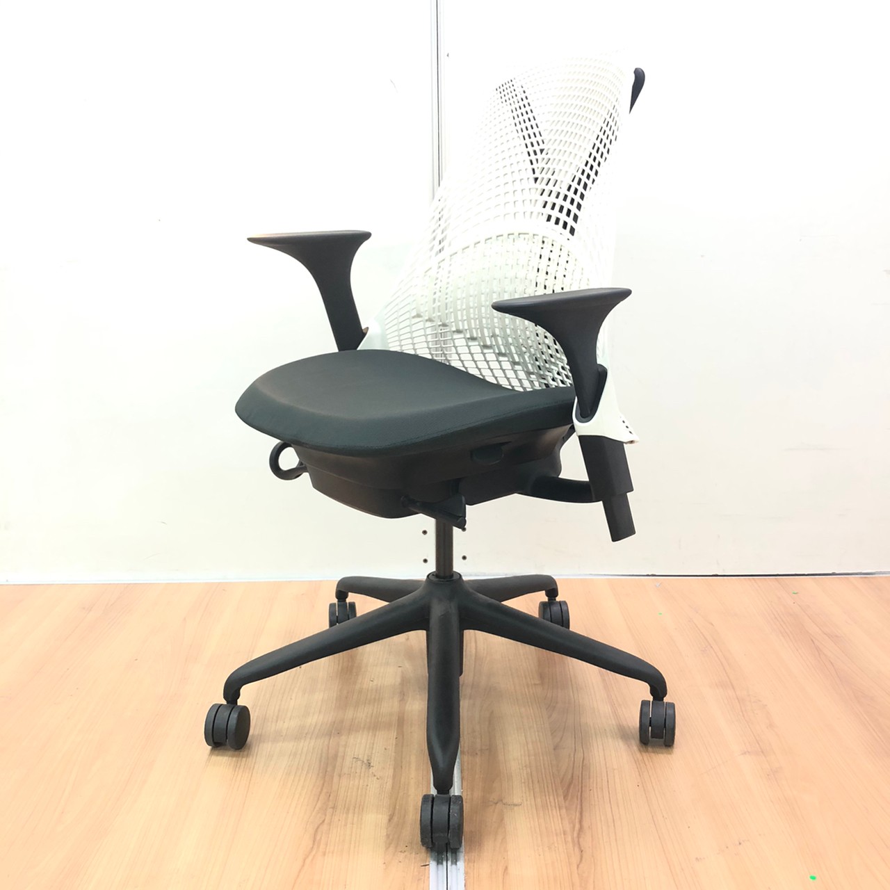 【中古 A(中古品)】SAYL Chair(セイルチェア) AS1YA22HAN2BKBB9-SR663511 中古】セイルチェア AS1YA22HAN2BKBB9-SR663511 Herman Miller