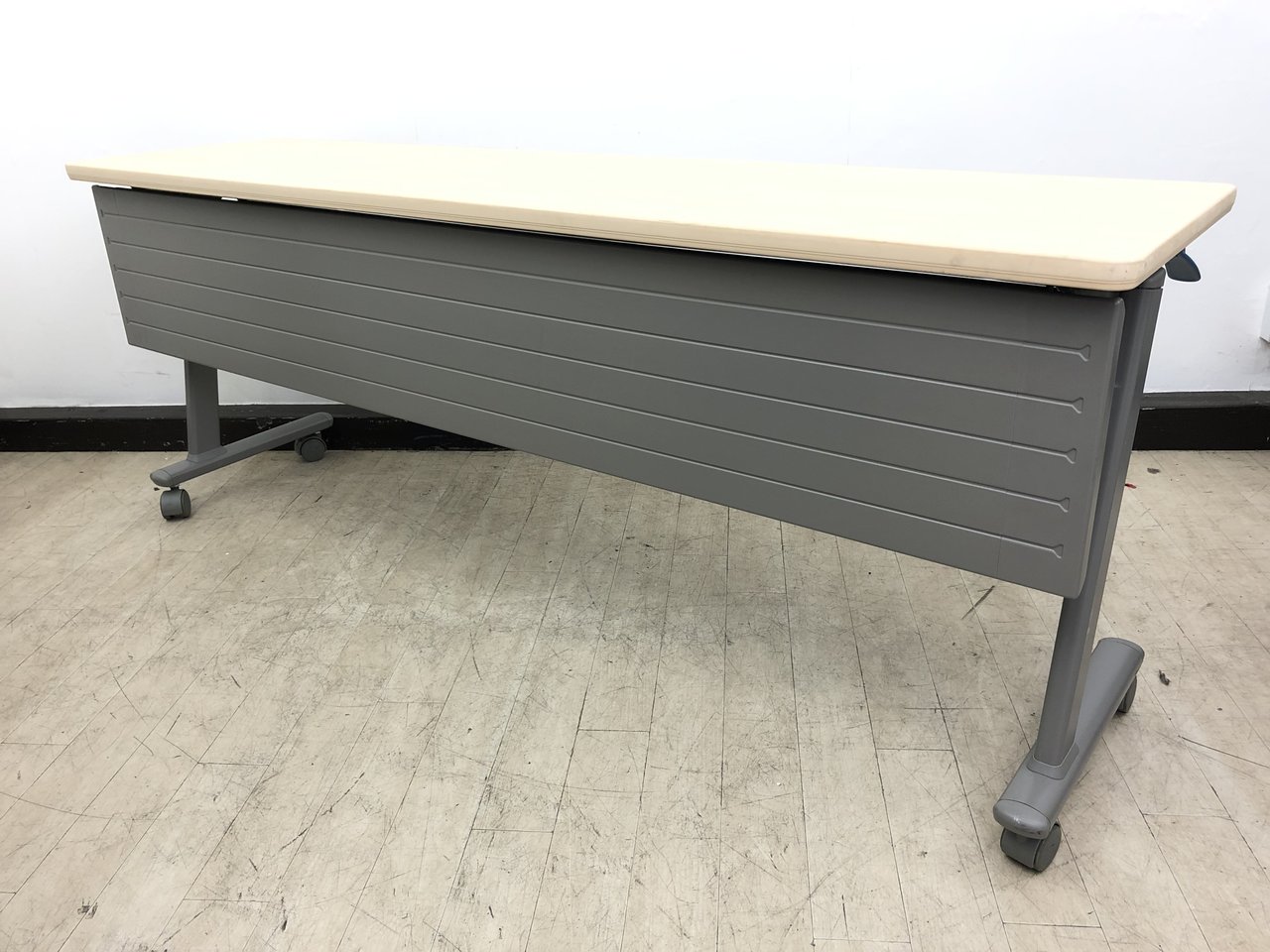 【1台限定特価！】オカムラ製商品が残り1台のため大特価です！♦オカムラ製
                        その他シリーズ
                                    中古
            