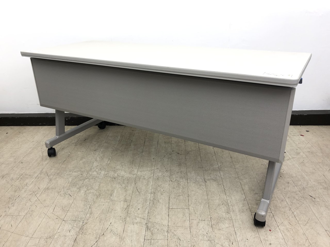 【これ買っとけば間違い無し！】会議や休憩室でも大活躍！目立ちすぎないグレーカラー♦コクヨ製
                        その他シリーズ
                                    中古
            