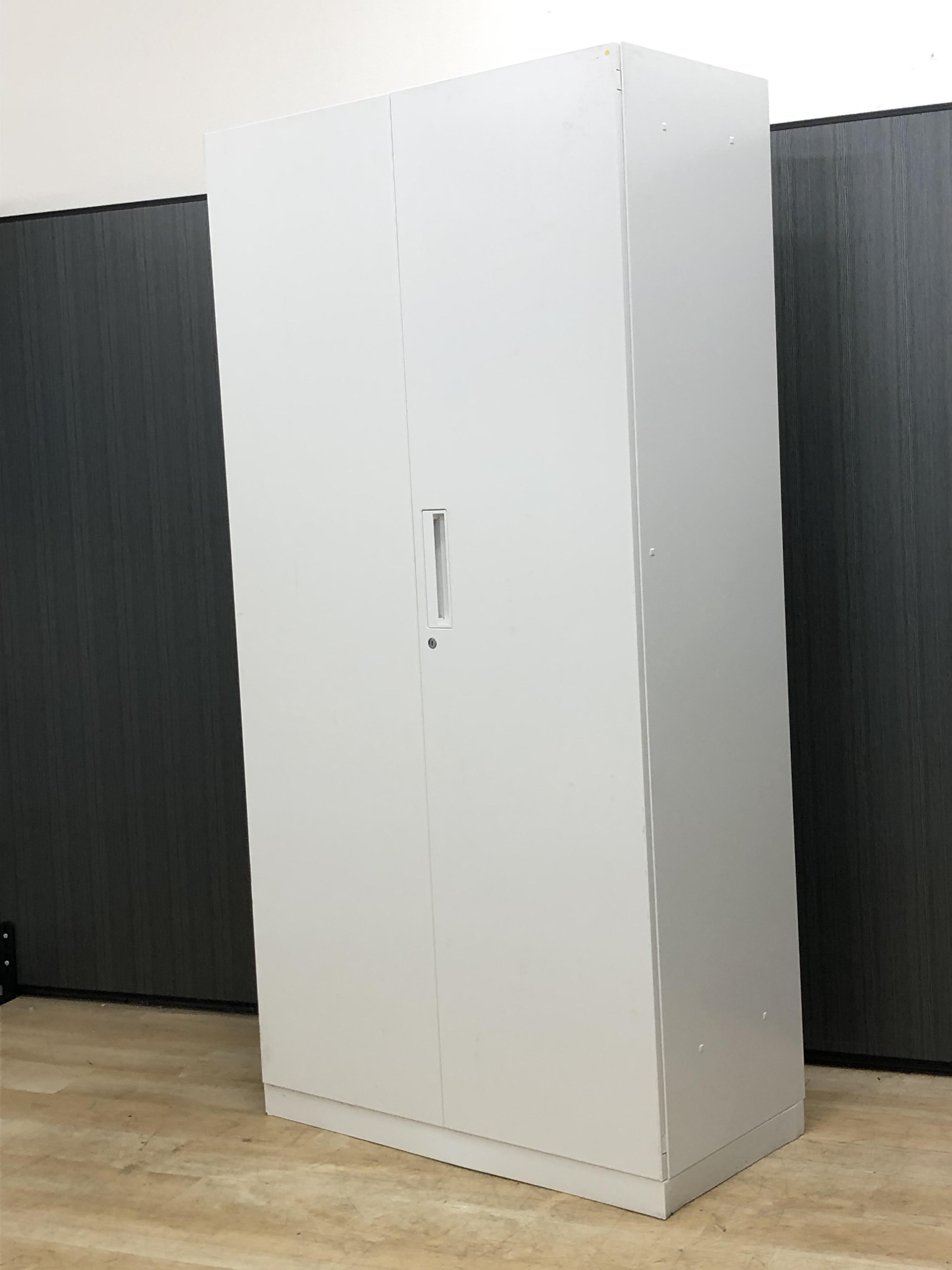 【使い勝手良しの両開き書庫】A4ファイル5段収納可能の観音開き書庫
                        エディア
                                    中古
            