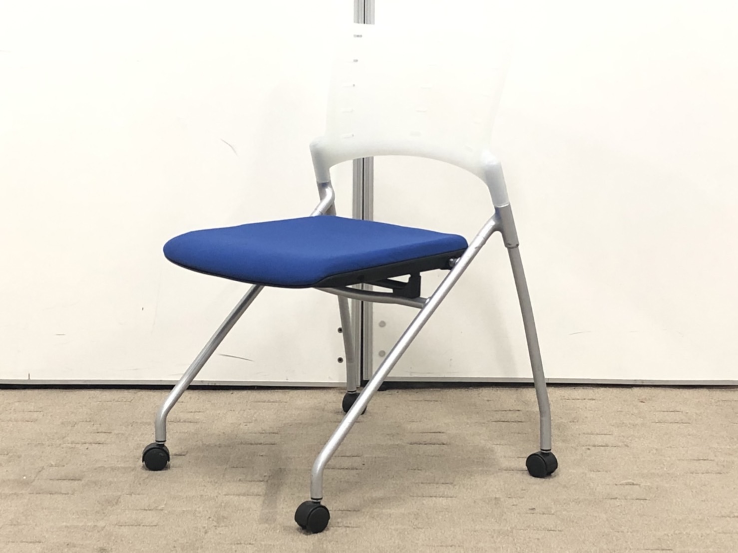 中古】マノスチェア イトーキ/ITOKI ネスティングチェア 351387 - 中古